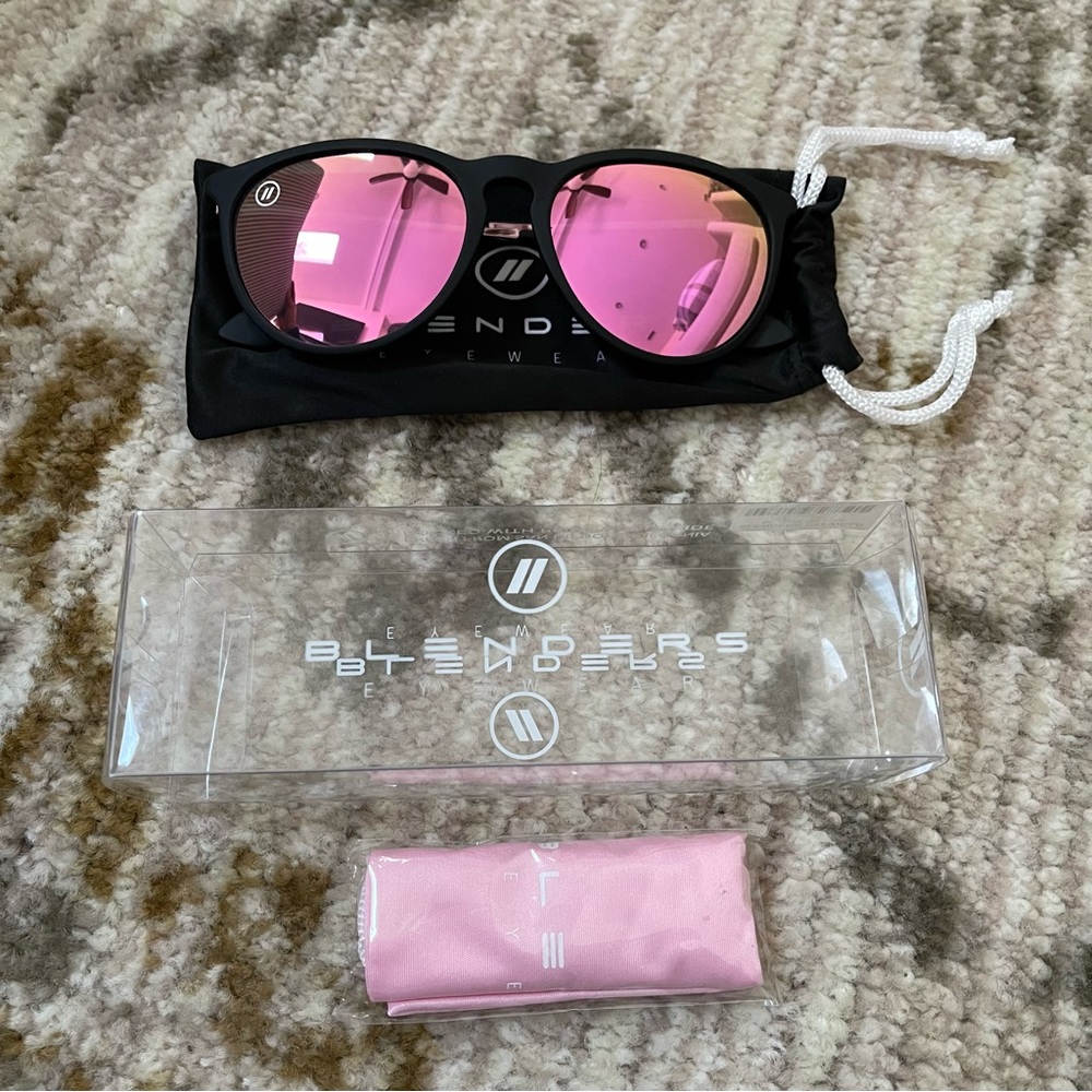 Blenders North Park Rose Theater Sunglasses